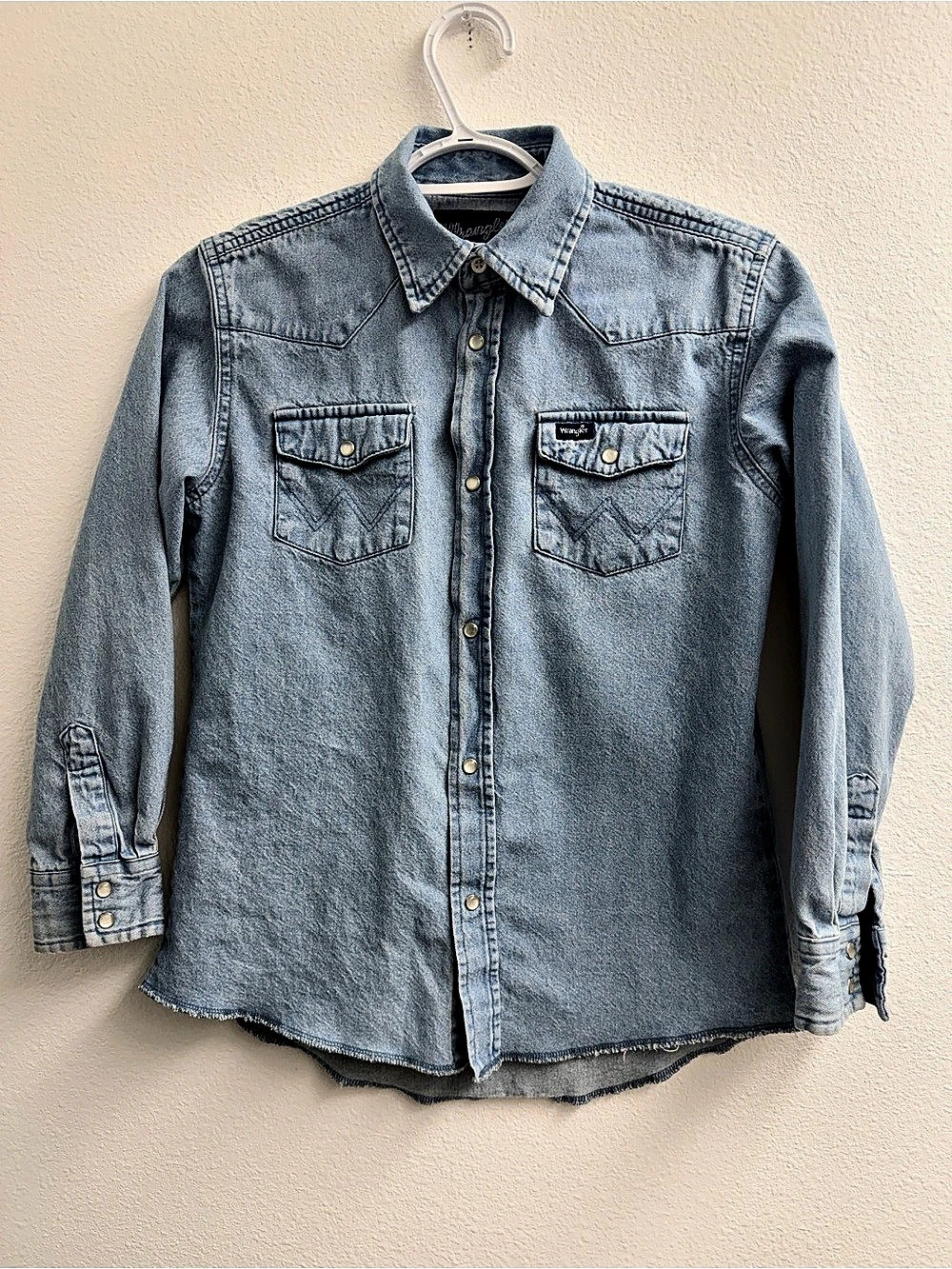Vintage Wrangler kids Denim Western pearl Snap Shirt light Blue size large 10/12